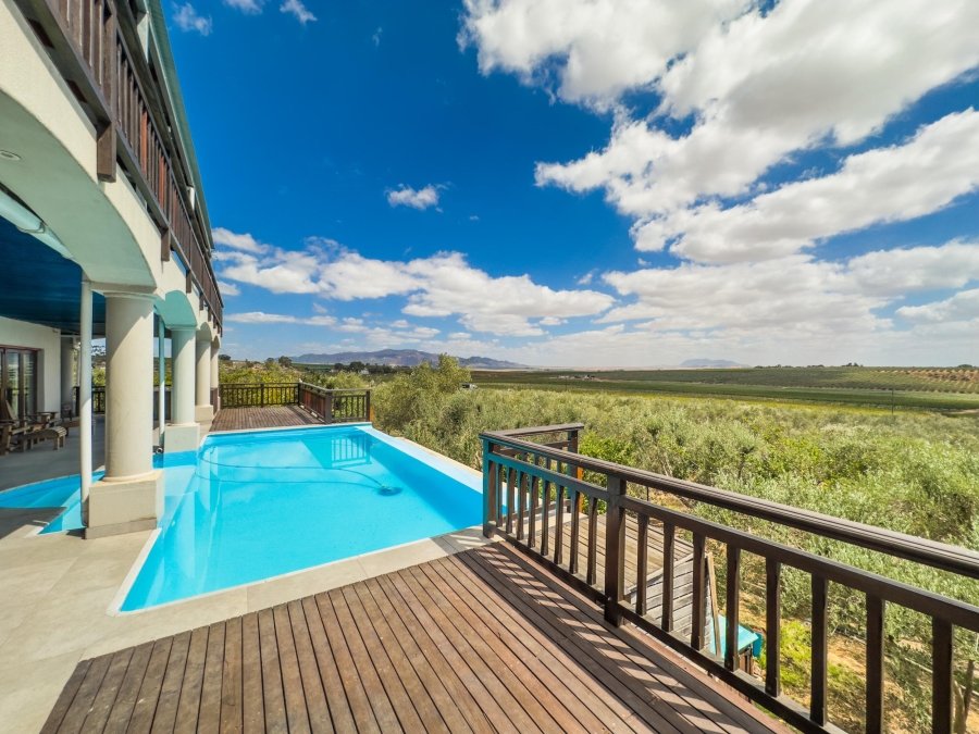 7 Bedroom Property for Sale in Windmeul Western Cape